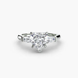 Inel Three-Stone cu Accent Baguette