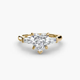 Inel Three-Stone cu Accent Baguette